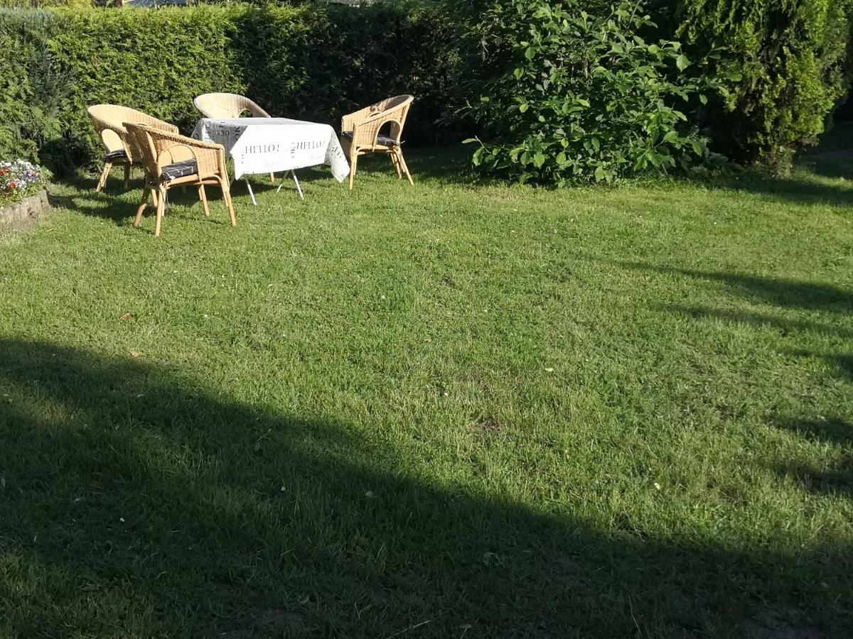 Kuenstler Ferienwohnung 3 Zimmer Kueche Bad Zentrale Lage Wulsbuttel Esterno foto
