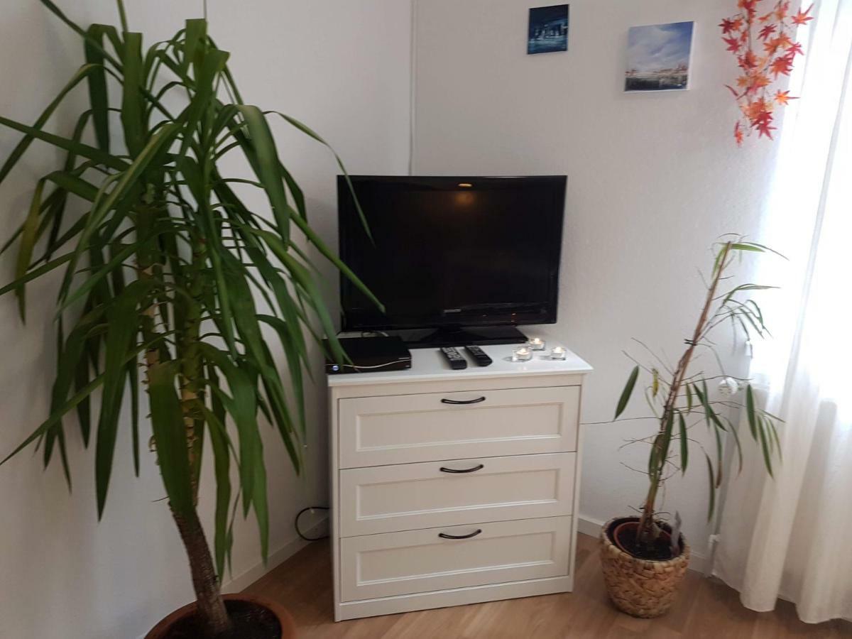 Kuenstler Ferienwohnung 3 Zimmer Kueche Bad Zentrale Lage Wulsbuttel Esterno foto